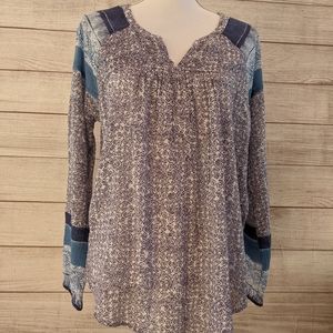 Lucky Brand top size medium, white and blue in col